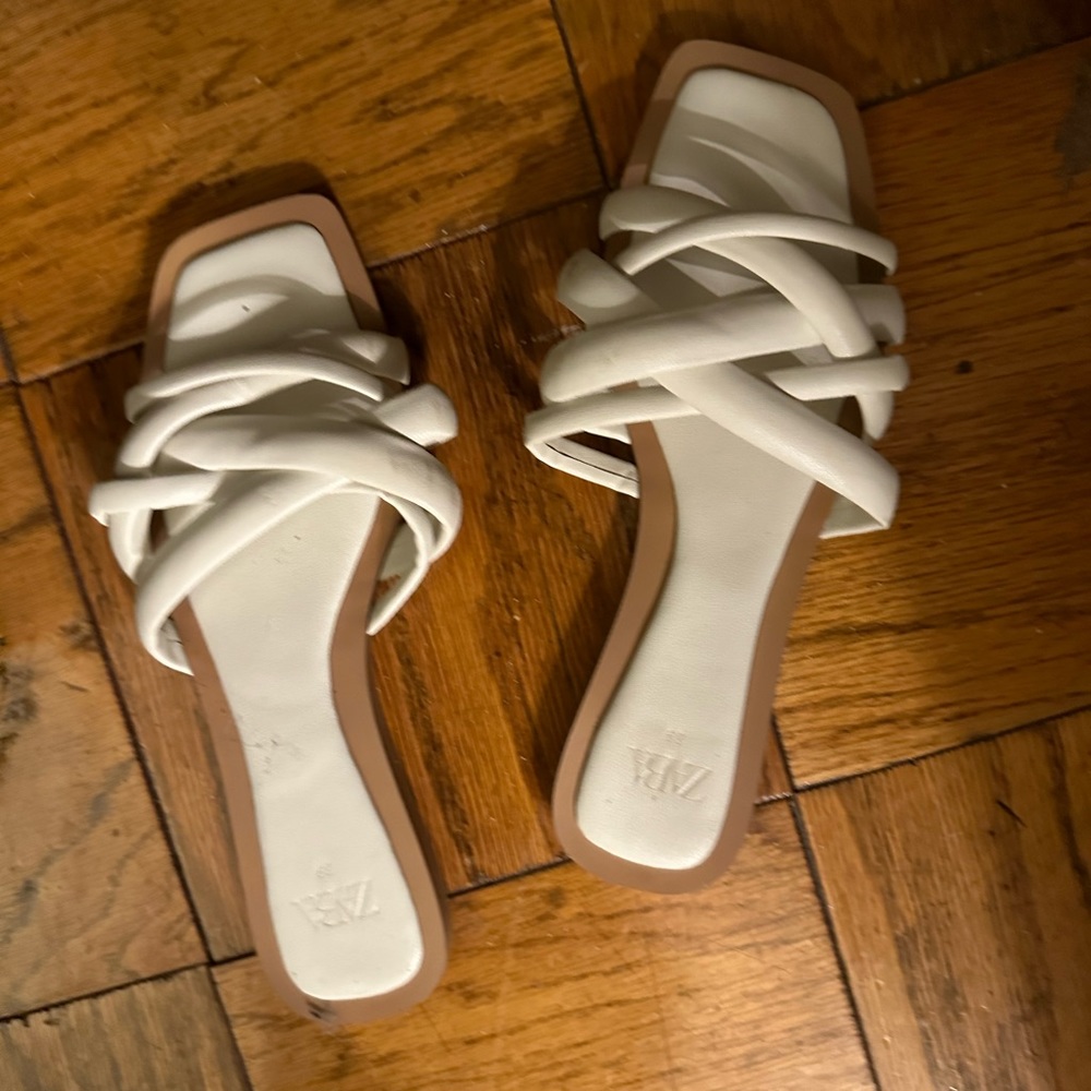 White woven sandals - ZARA size 38 - Picture 1 of 3